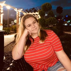 Meet your Posher, Danielle